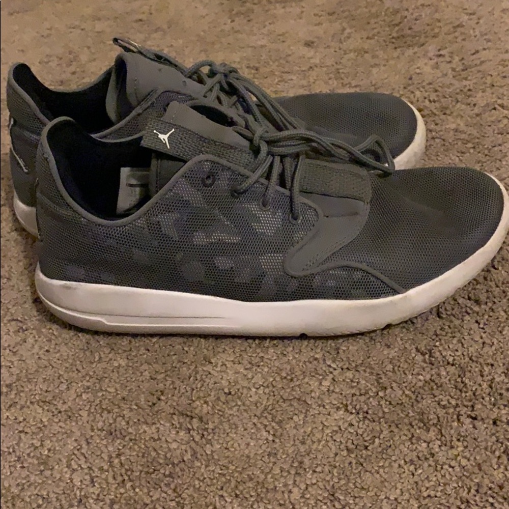 YOUTH 6 (women’s 7) Jordan’s